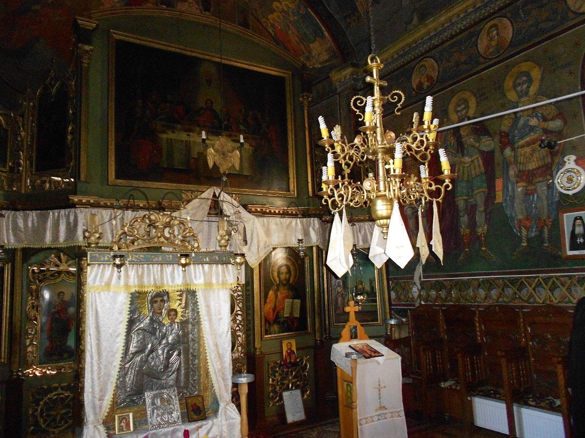 Interiorul bisericii